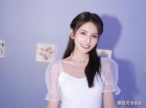 网红车模吃瓜,揭秘背后真相与争议  第2张