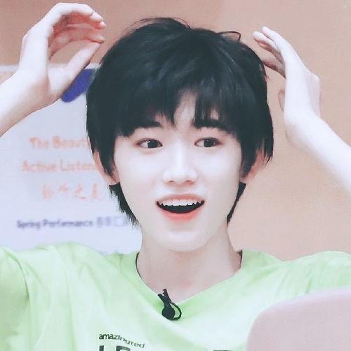 圈内人士爆料宋亚轩,圈内人士揭秘其不为人知的成长故事