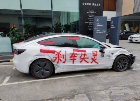 特斯拉爆料车主视频真实,揭秘特斯拉自动驾驶系统真实表现  第2张