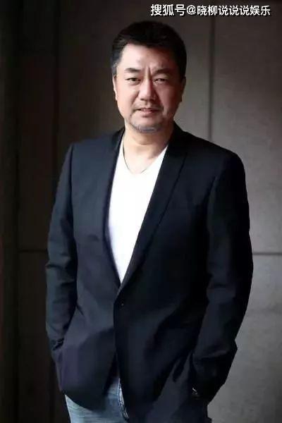 董勇爆料老师开车视频播放,老师驾车视频引发社会热议