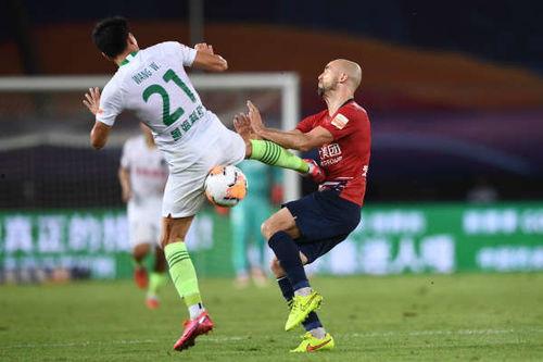 青岛球员爆料事件视频,揭秘背后真相与争议  第1张